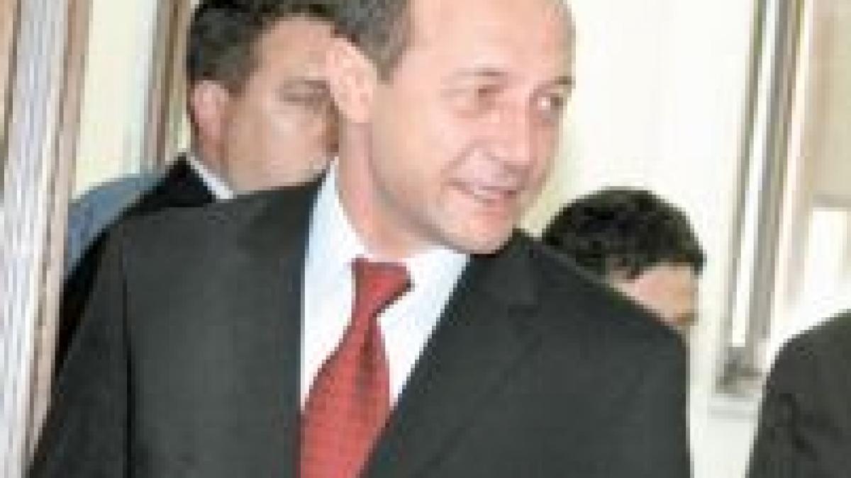 presedintele se intoarce la cotroceni