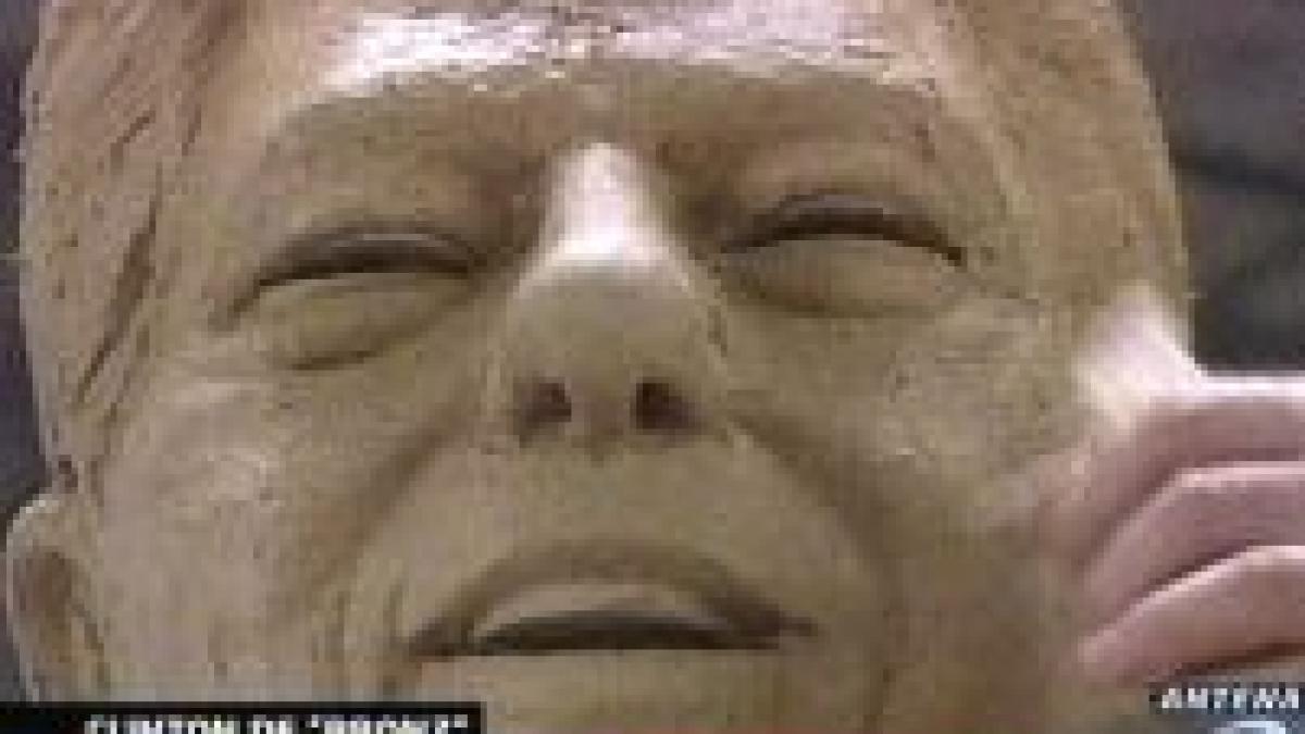 Kosovo. Albanezii i-au făcut statuie lui Clinton