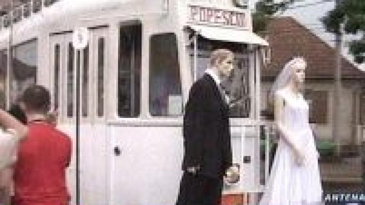 spectacol inedit la sibiu teatru in tramvai