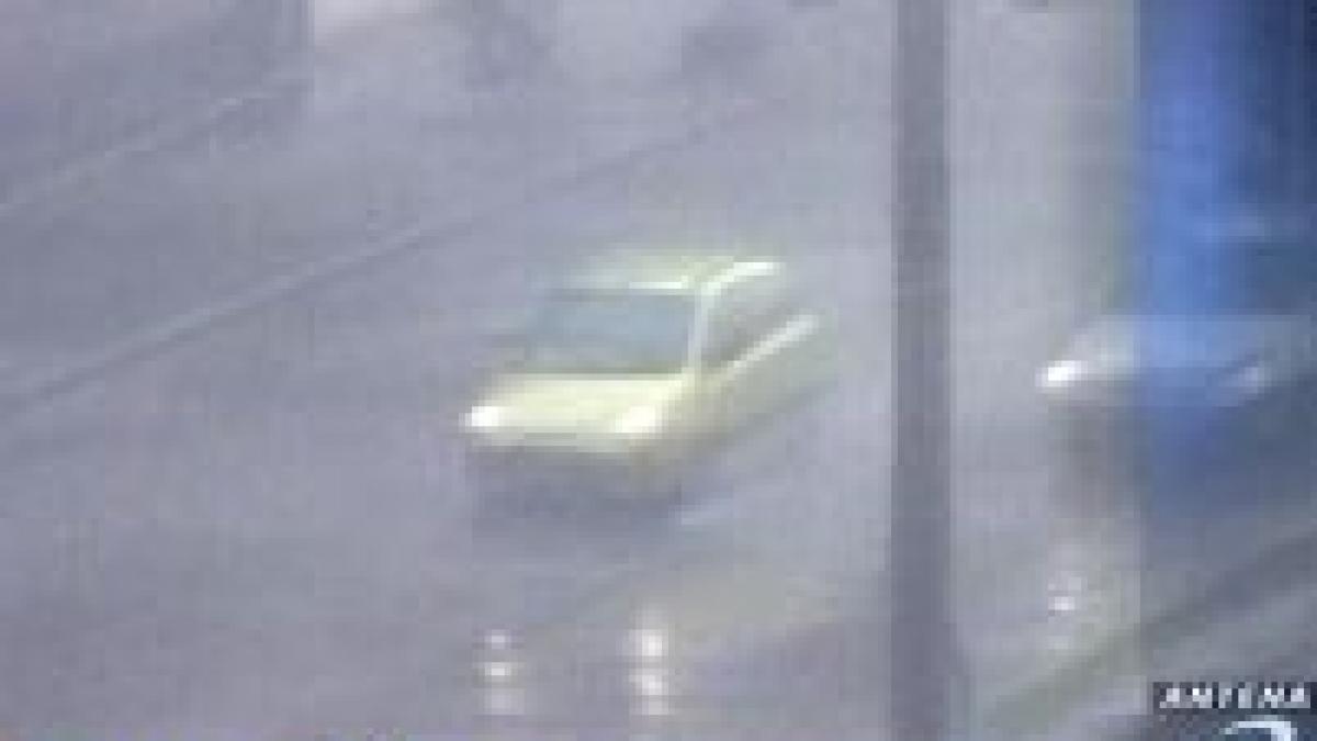 aradul inundat dupa cateva minute de ploaie