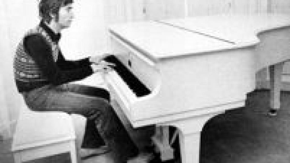 pianul lui john lennon a fost scos la vanzare