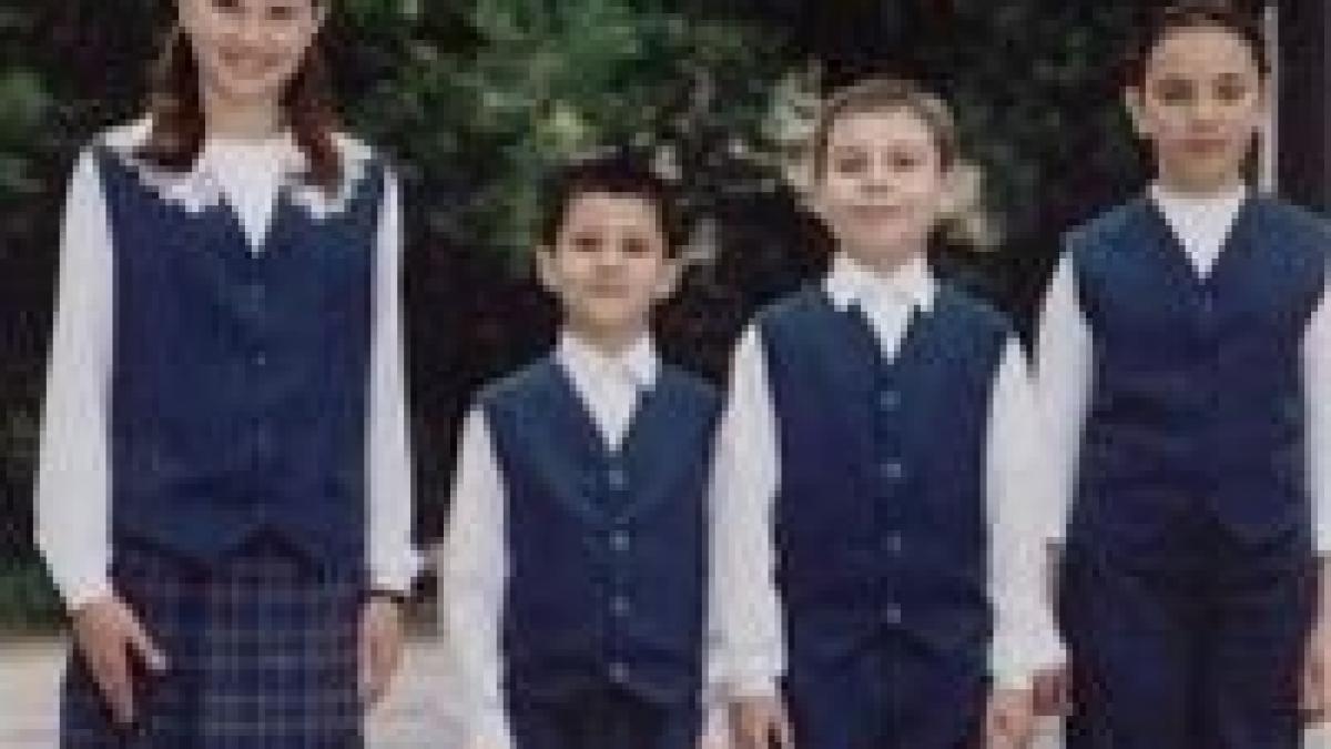 elevii risca repetentia fara uniforma