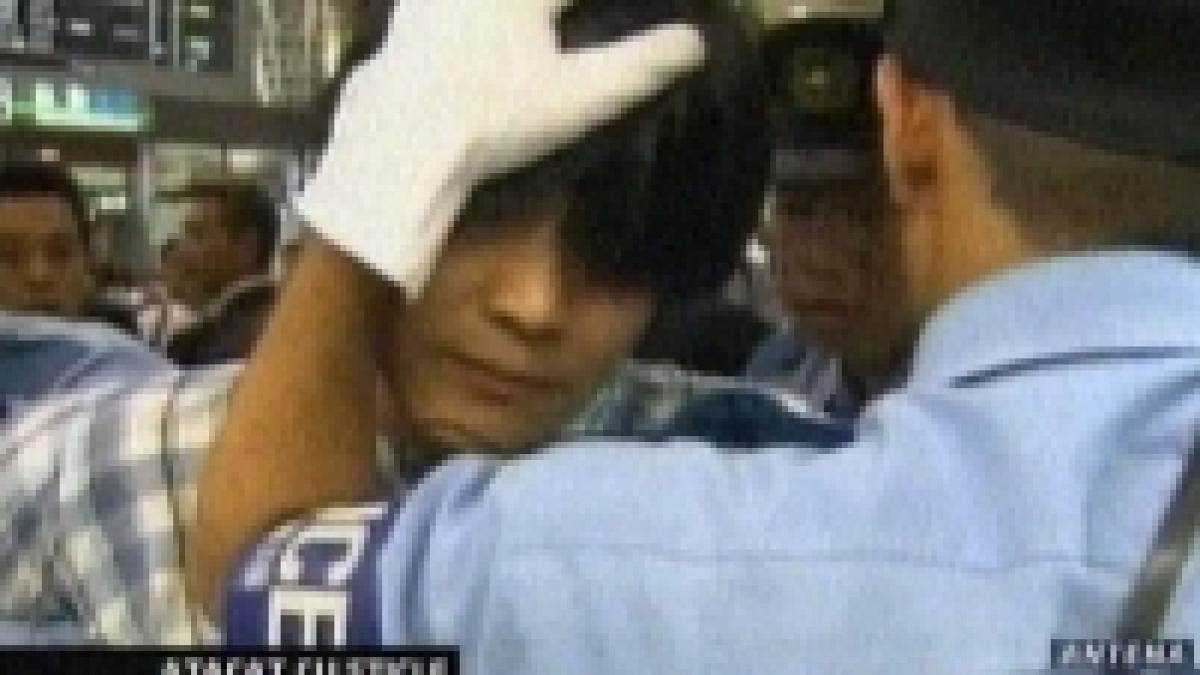 Fostul preşedinte taiwanez atacat cu sticle de suc