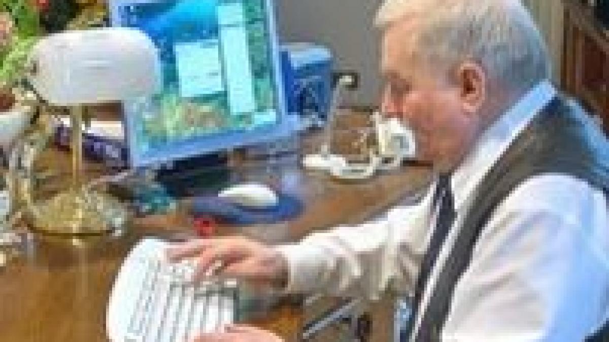 walesa si a postat dosarul de securitate pe blog