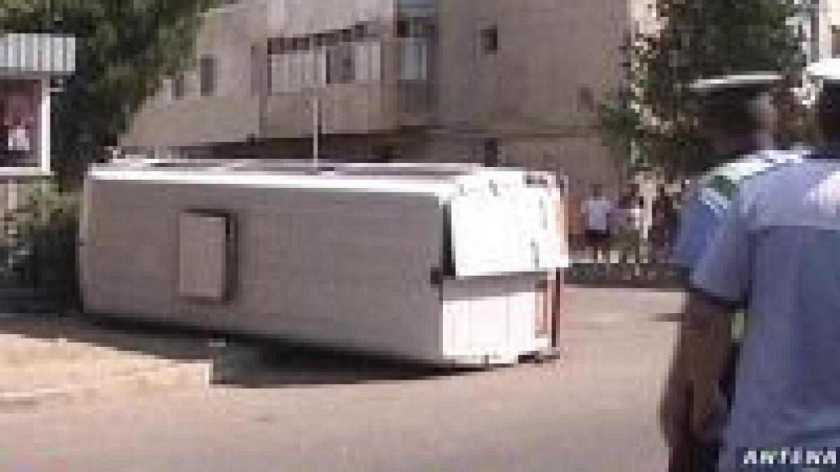 opt raniti intr un accident de maxi taxi la braila