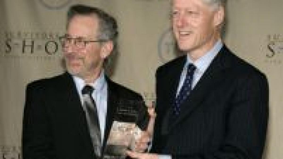 spielberg o sustine pe hillary clinton