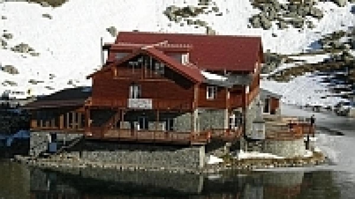 la balea lac domneste zapada in toiul verii