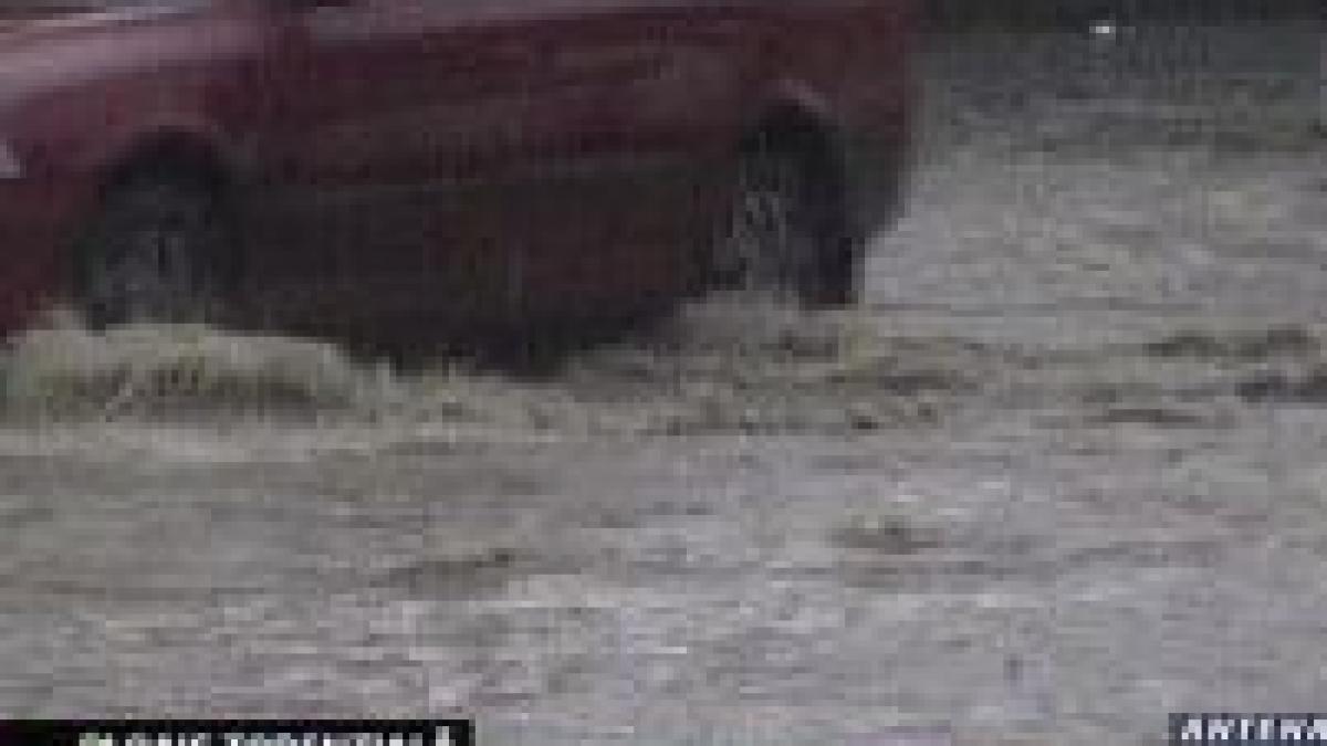 statiunea busteni inundata dupa o ploaie torentiala