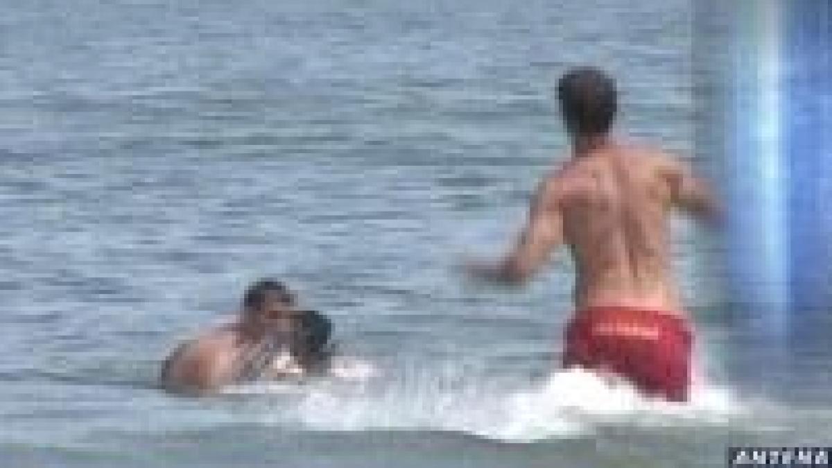 furtunile de pe litoral au omorat un om