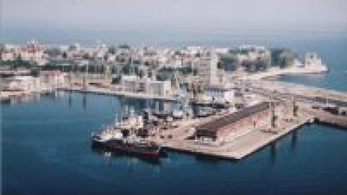 o nava s a lovit de cheu in portul constanta