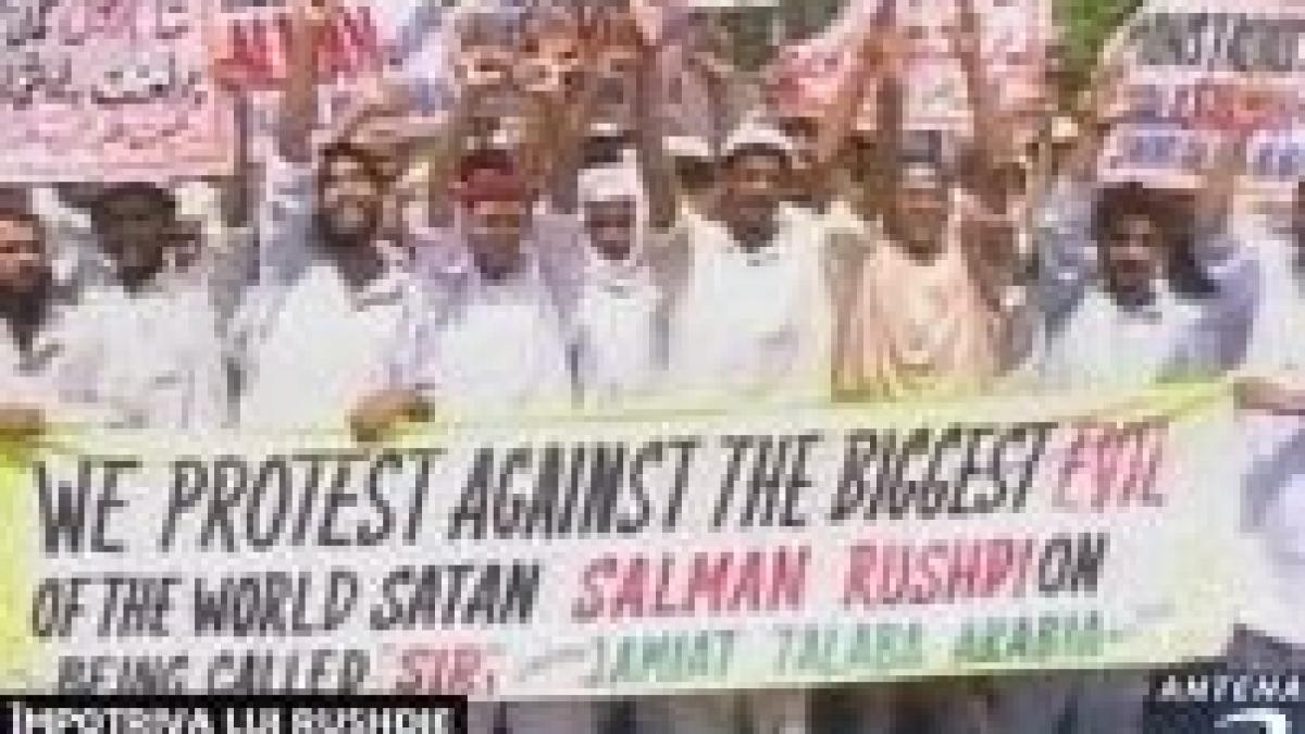 proteste islamice impotriva autorului versetelor satanice