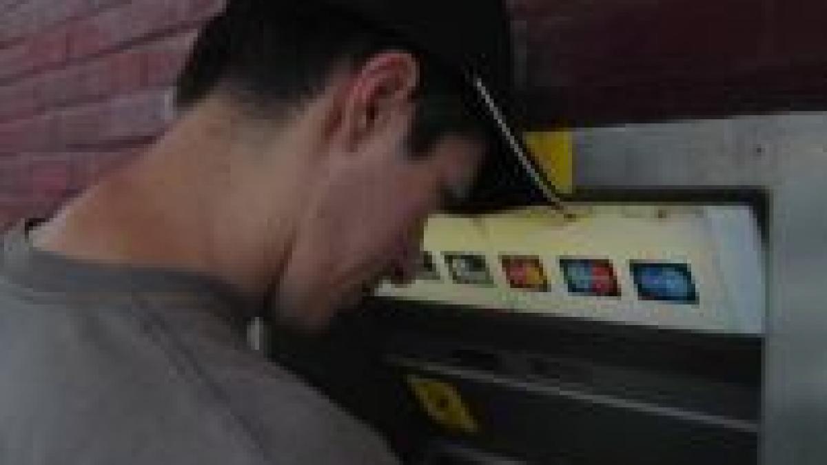 italia 15 romani arestati pentru falsificare de carduri