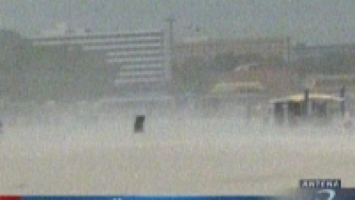 petrol si furtuni de nisip pe litoral video