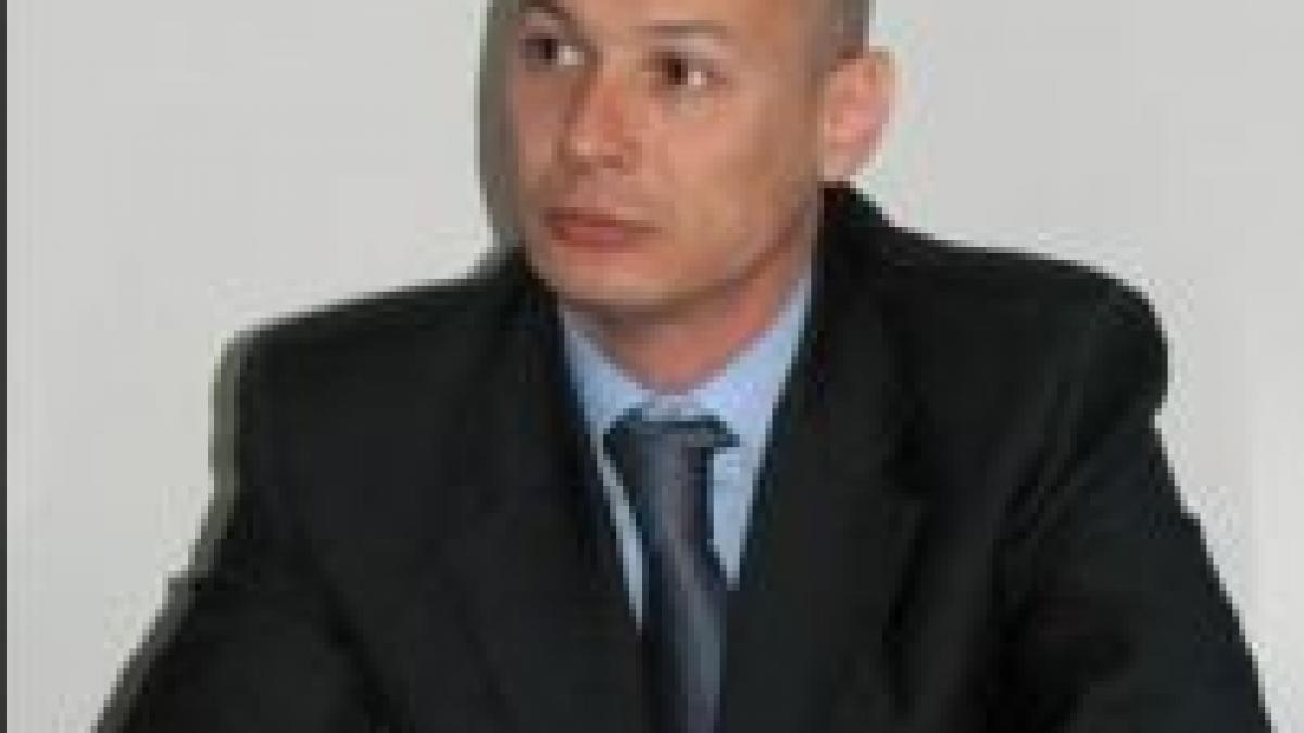 adomnitei olteanu mai bun ca cioroianu la presedintie