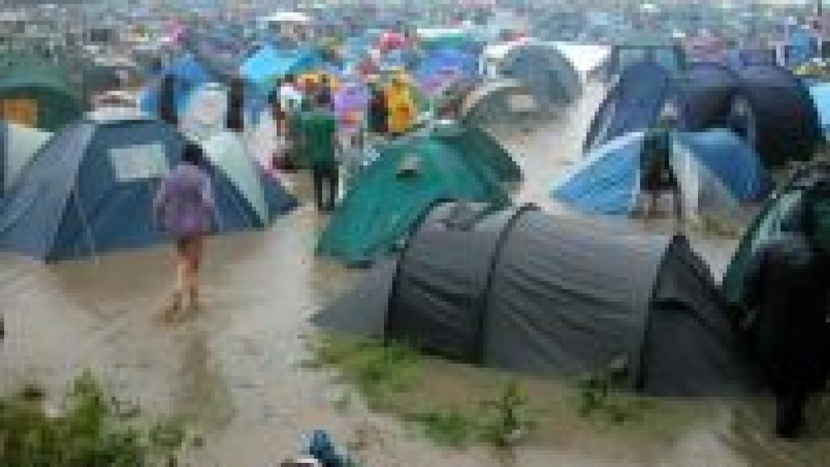 glastonbury ploaie noroi si muzica live