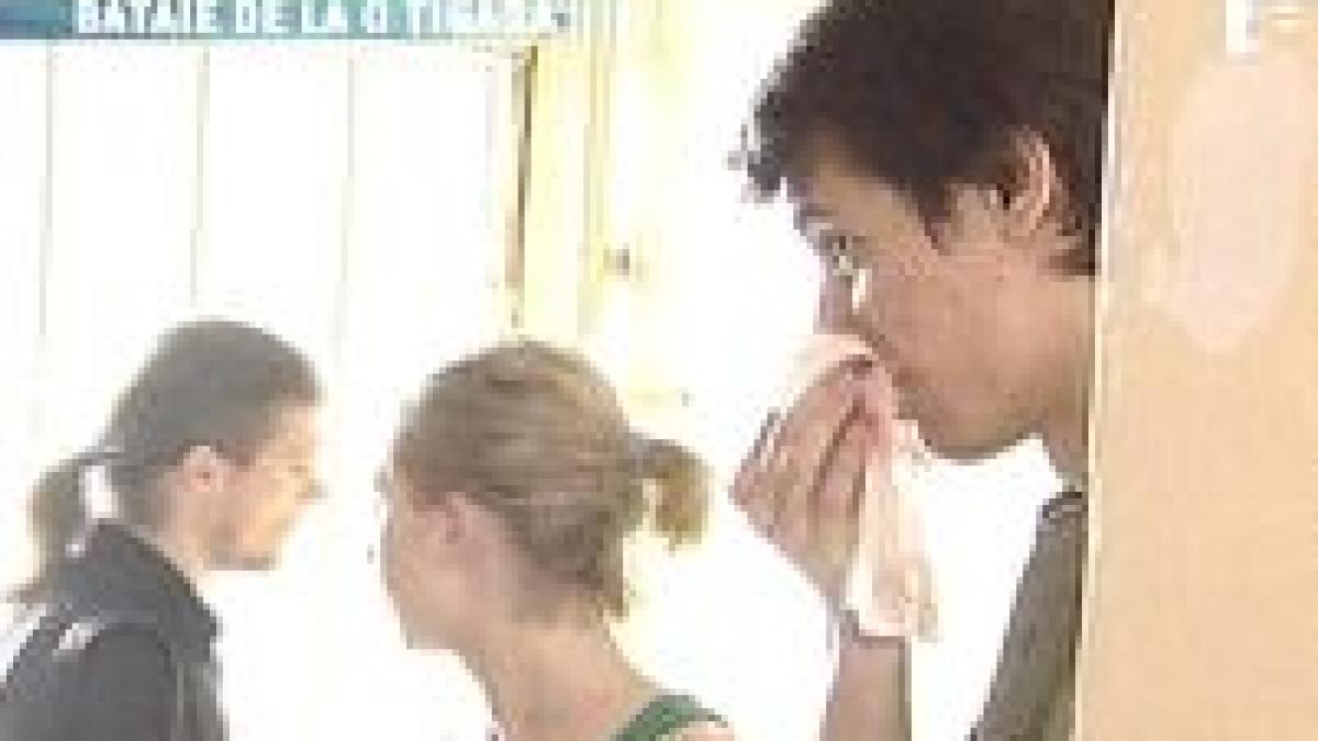 scandal la facultate studenti batuti de bodyguardul institutiei