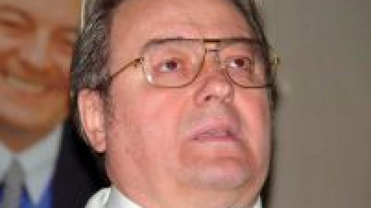 vadim ramane cu decoratia de la iliescu