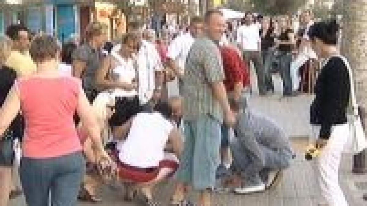 romanii escrocheaza turistii din palma de mallorca la alba neagra video