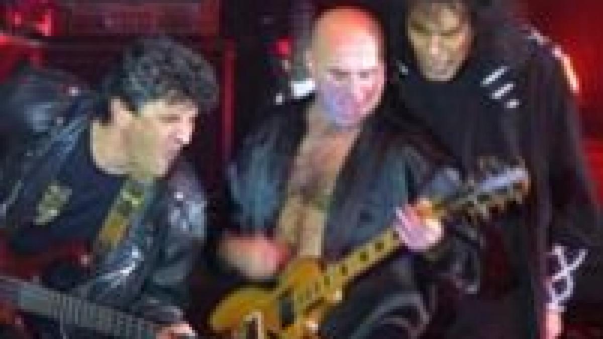 iris va canta in deschiderea concertului rolling stones