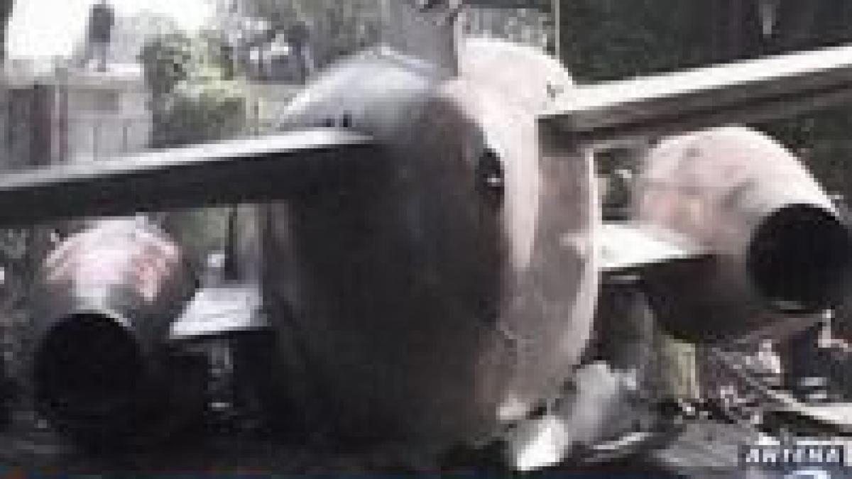 mexic un avion a ratat decolarea si a ajuns pe autostrada