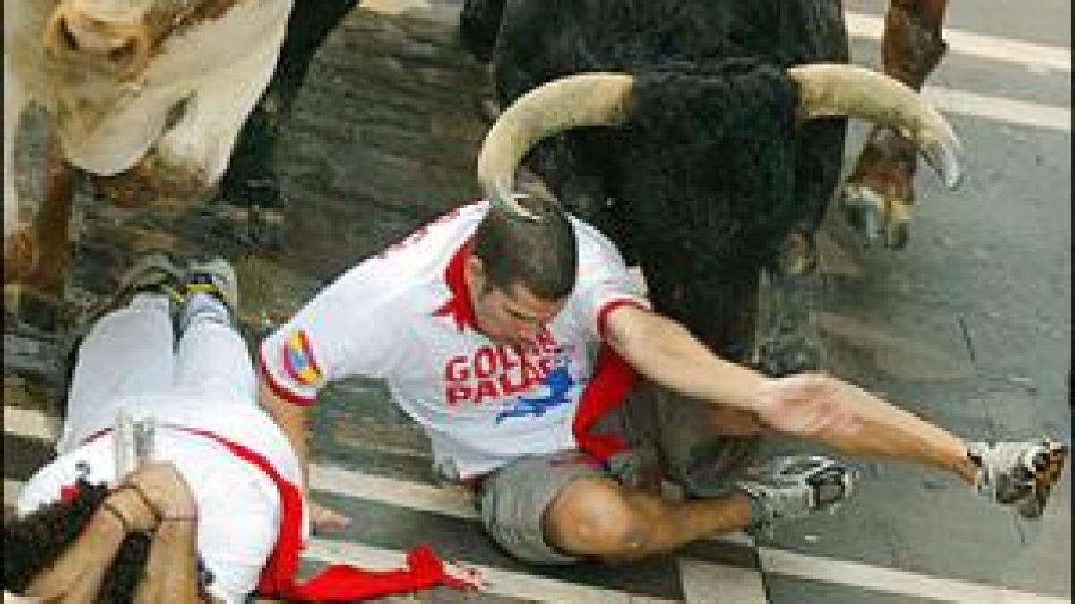 Întrecere tradiţională cu tauri la Pamplona <font color=red>(VIDEO)</font>