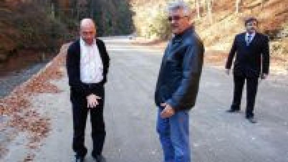 greenpeace ii cere lui basescu sa abandoneze constructia dn 66a