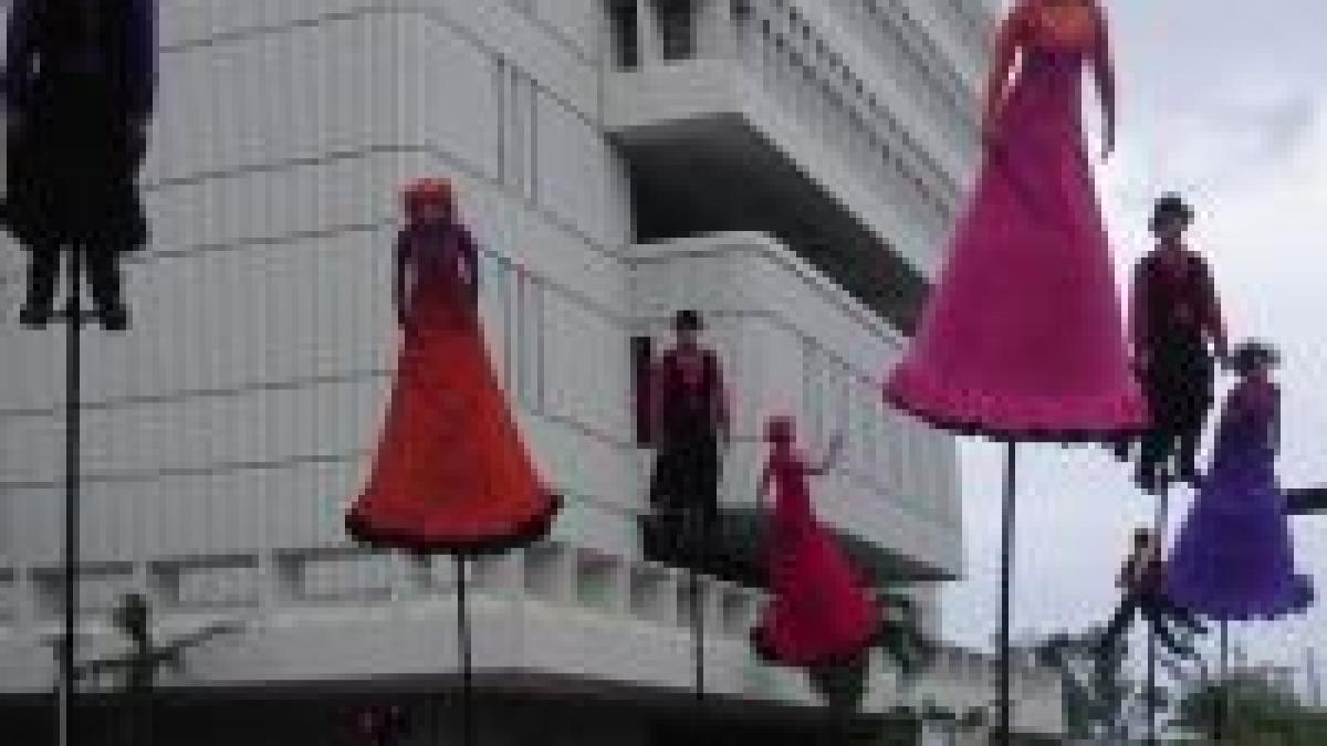 bucuresti show acrobatic de exceptie in parcul tineretului