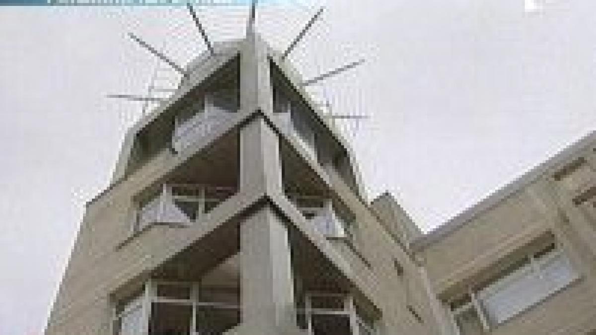 primaria imperiala cu candelabre aurite din pascani video