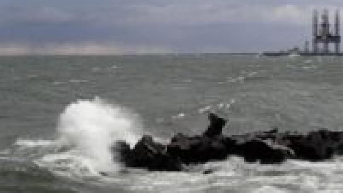 turist in pericol de moarte la marea neagra