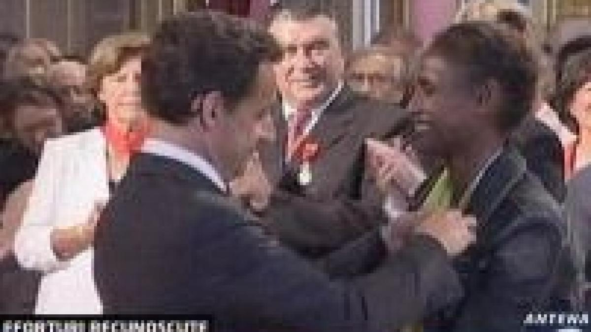 sarkozy a decorat o militanta pentru stoparea mutilarii sexuale din africa video