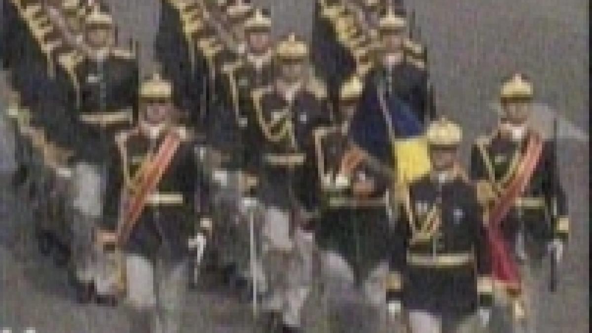 35 de soldati romani au defilat la paris video