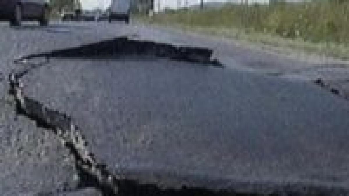 canicula distruge asfaltul de pe drumurile nationale