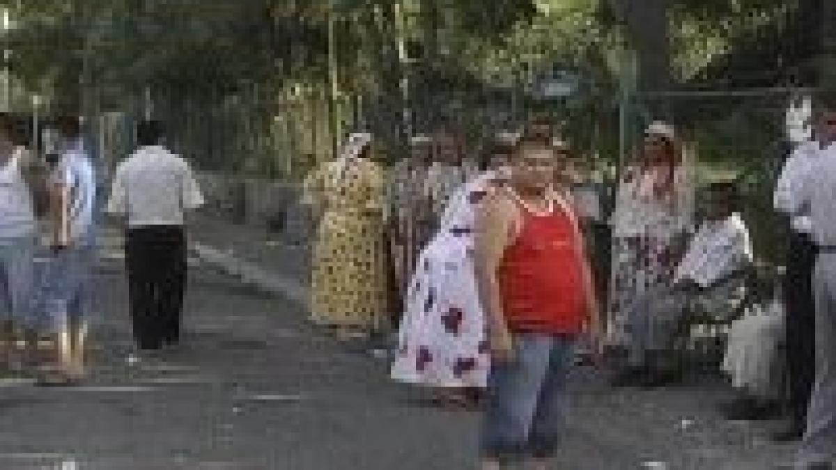 doua fete impuscate de politisti din greseala video