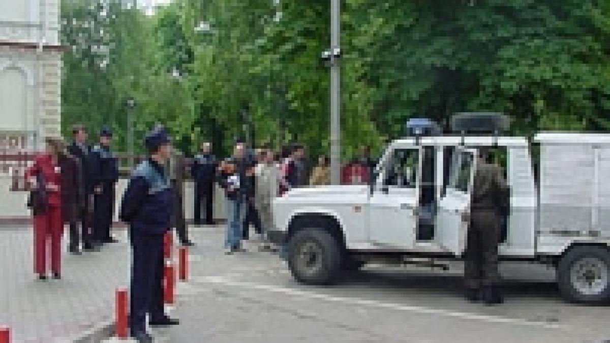 alarma falsa cu bomba la o scoala generala din capitala