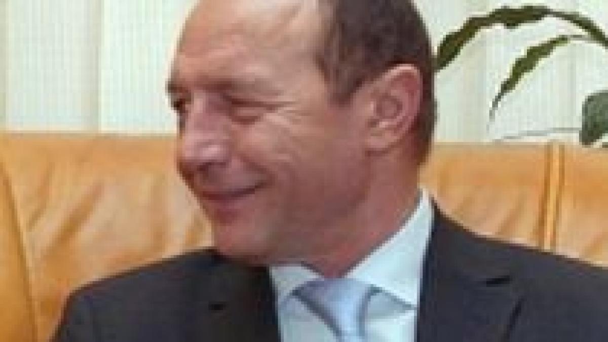 achizitionarea superavioanelor prezidentiale aduce noi acuze lui basescu