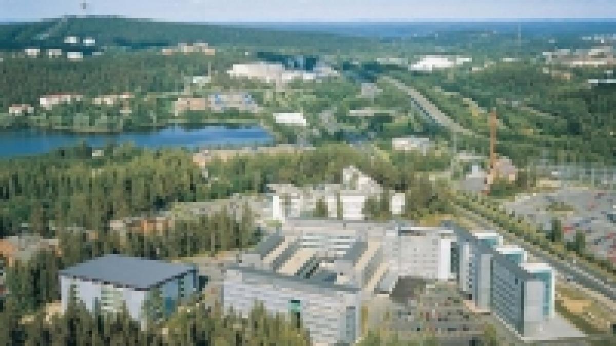 Finlanda. Şoferii sunt hărţuiţi de vânzătorii români să cumpere mărunţişuri
