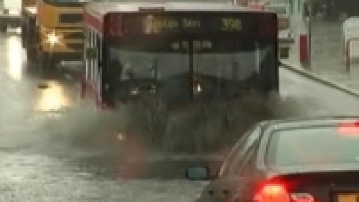 inundatiile au paralizat marea britanie