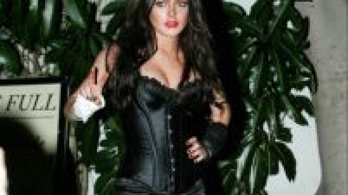 lindsay lohan vine in romania galerie foto si video