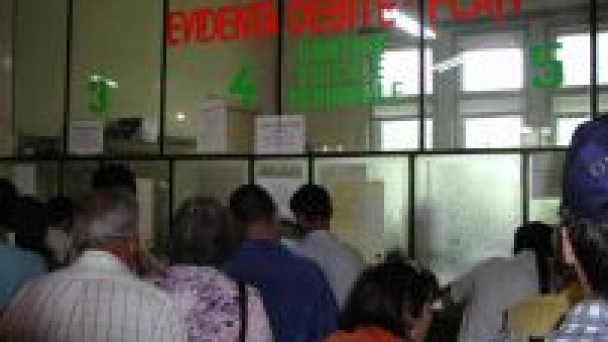 Program redus la instituţiile publice
