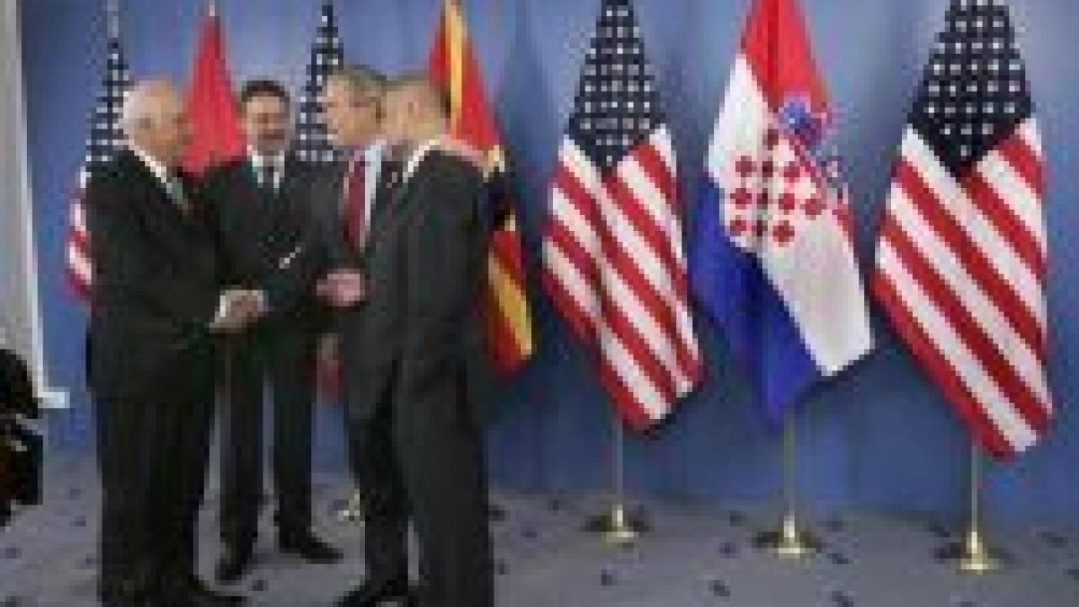 croatia va fi invitata sa adere la nato la summitul de la bucuresti