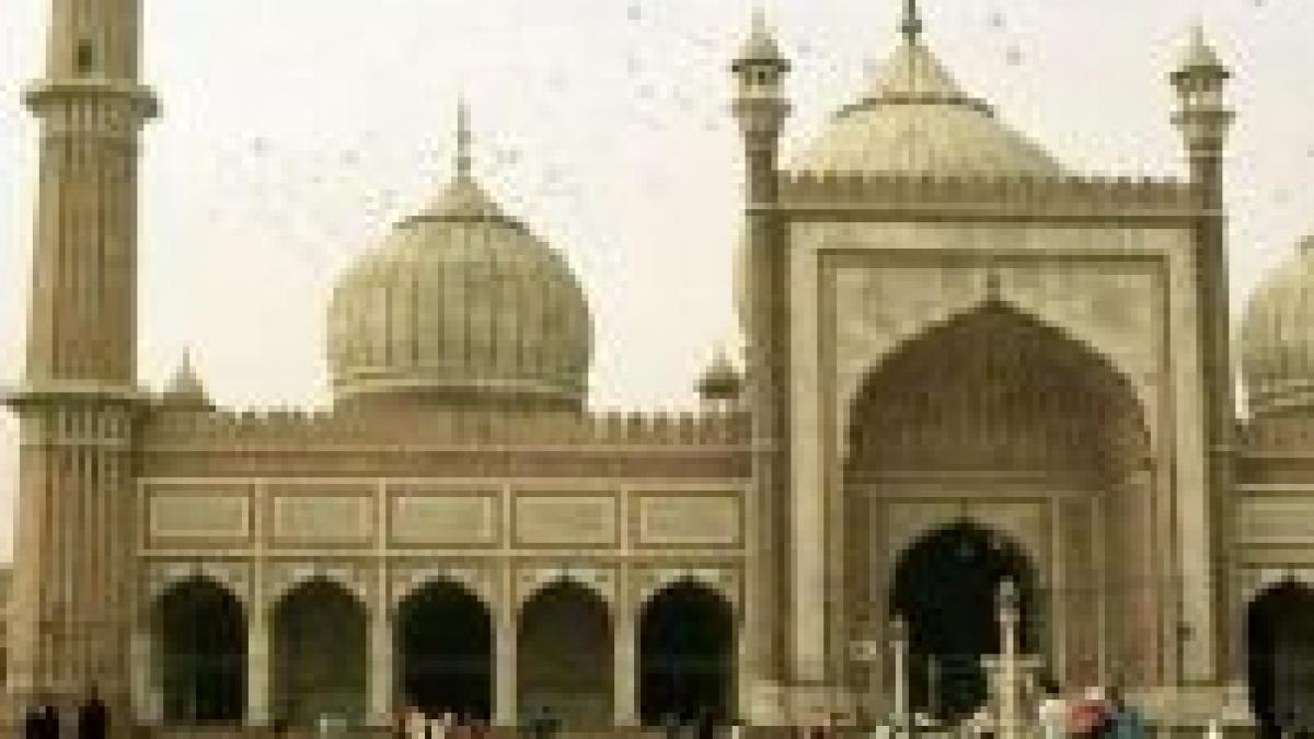 moscheea rosie din nou ocupata de islamisti