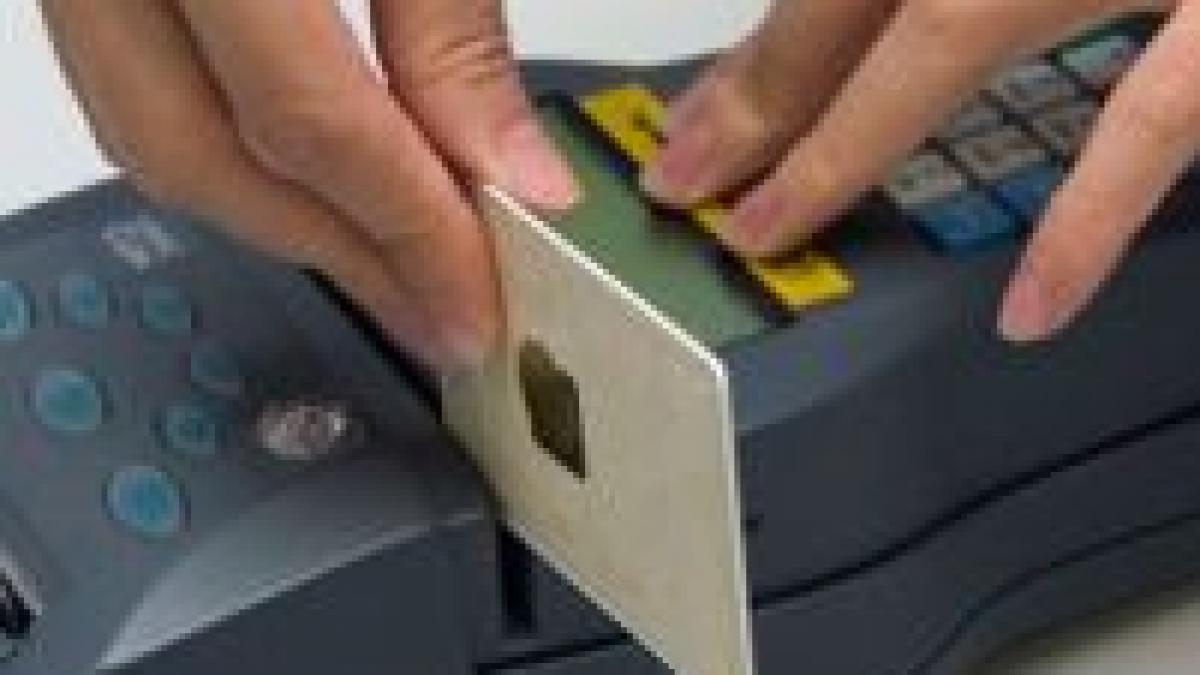 romanii cheltuiesc mai mult decat produc