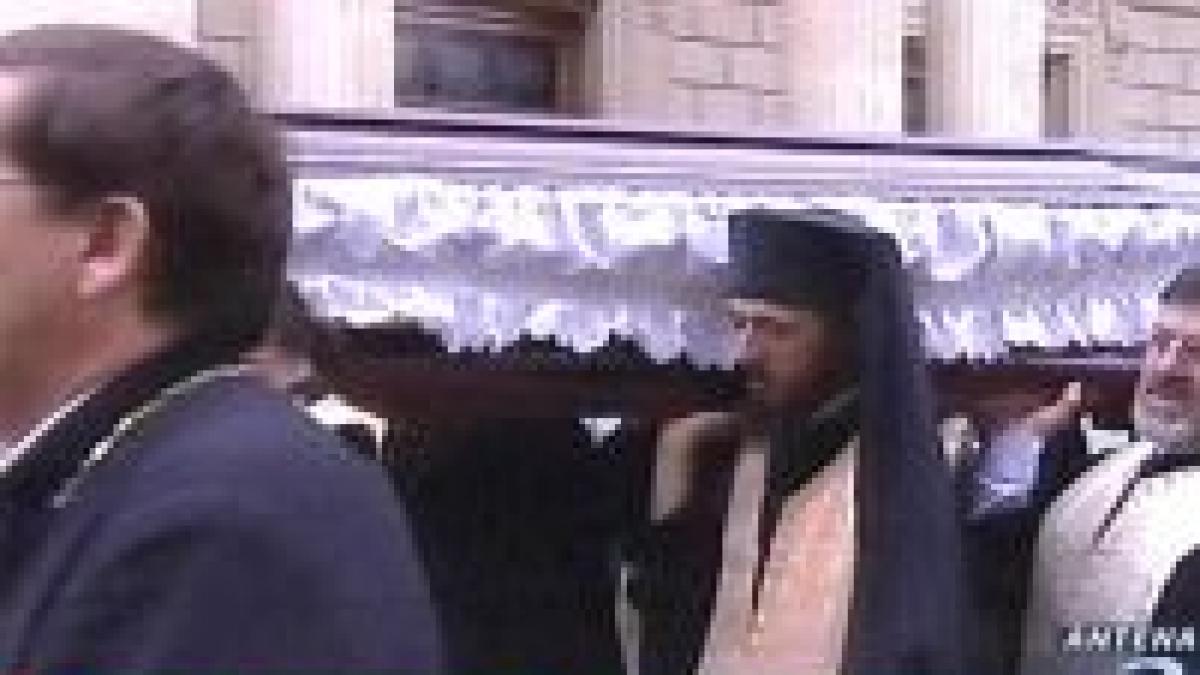 trupul neinsufletit al patriarhului readus in catedrala video