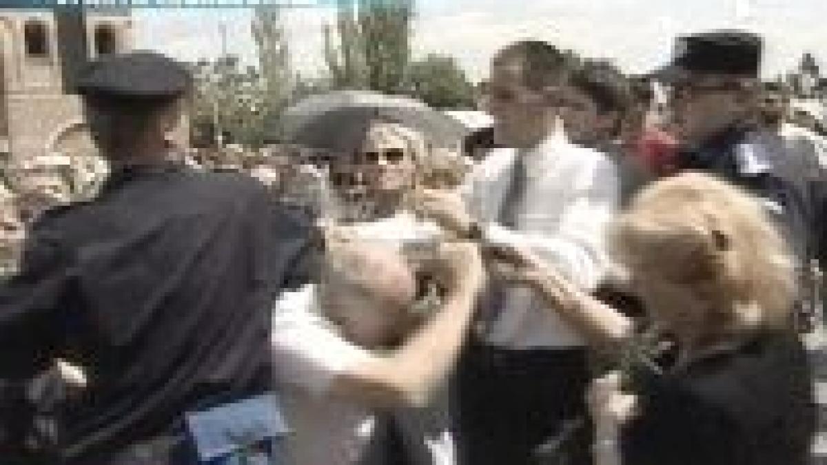 sfanta inghesuiala la catafalcul patriarhului video si galerie foto