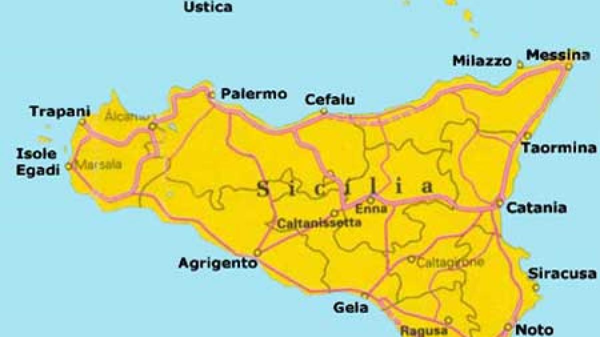 doua vapoare s au ciocnit langa tarmul siciliei