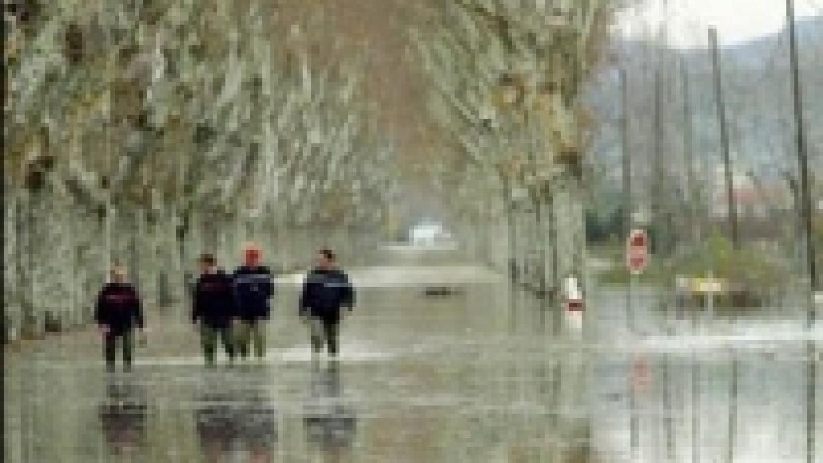 peste 200 de morti si 19 milioane de sinistrati in urma inundatiilor din asia