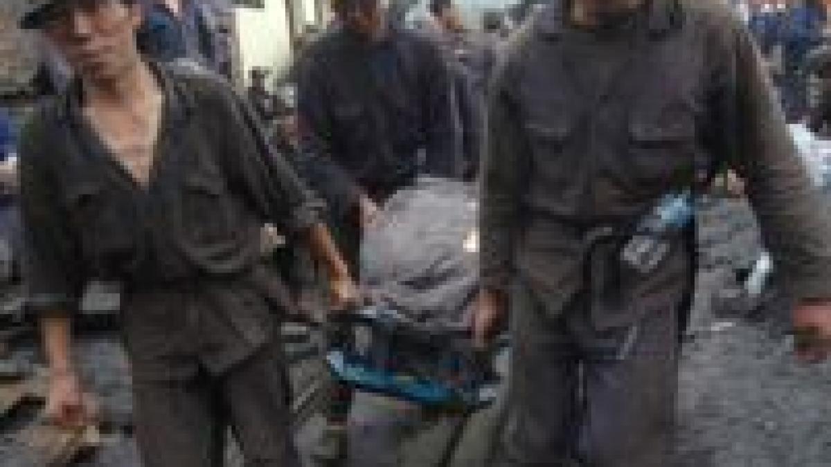 mineri chinezi captivi sub un tunel in constructie