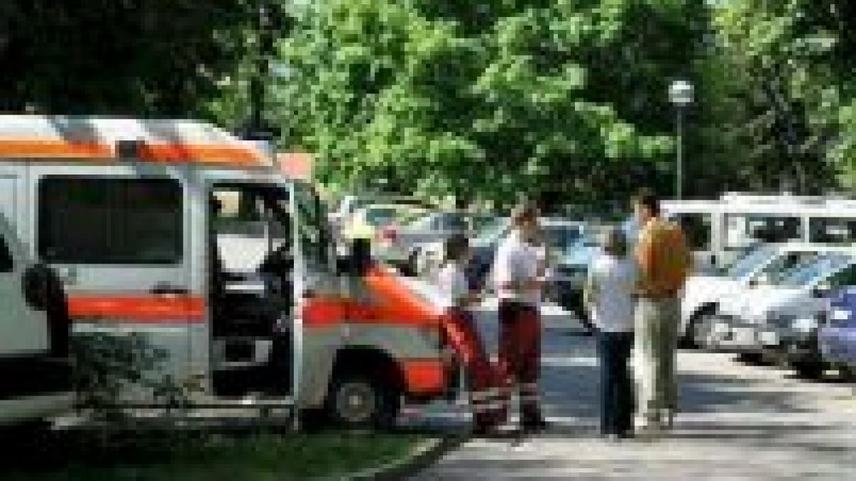 ambulanta din coloana oficiala a presedintelui accidentata