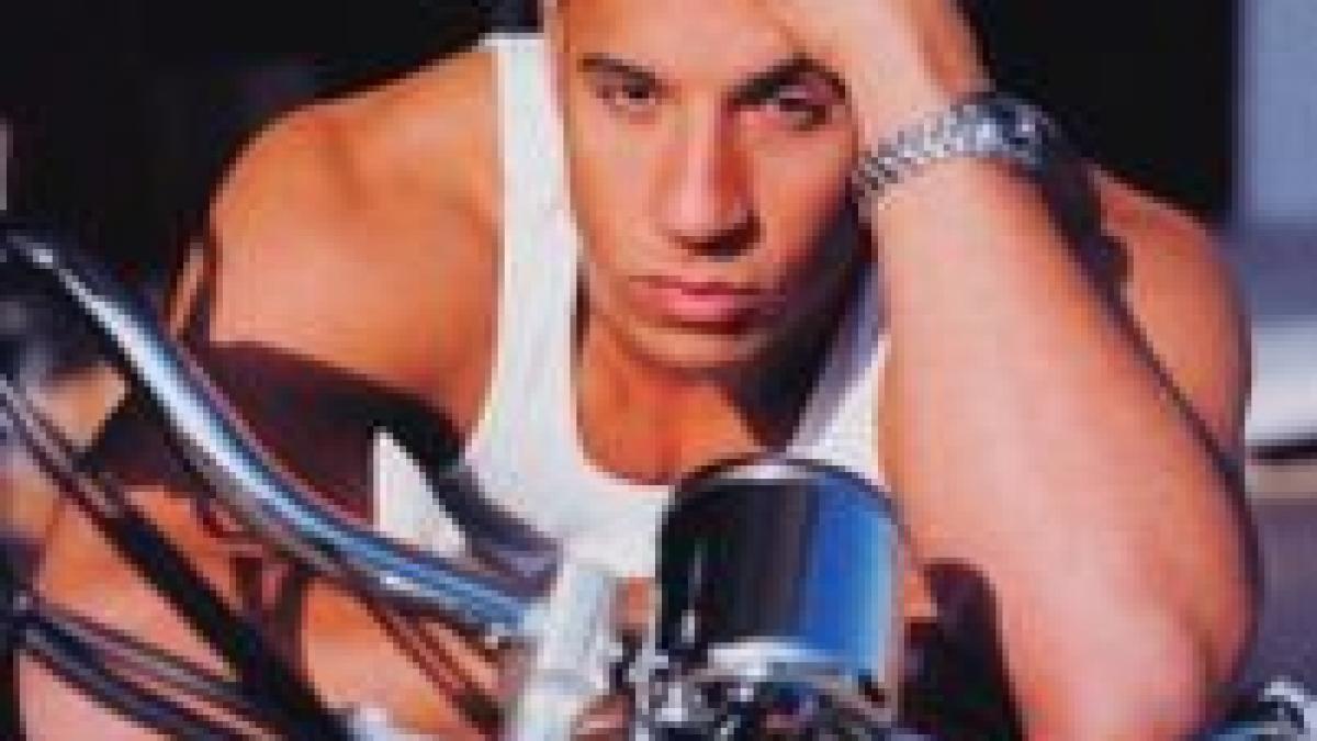 Femeile preferă mai curând efeminaţii decât bărbaţii macho  
