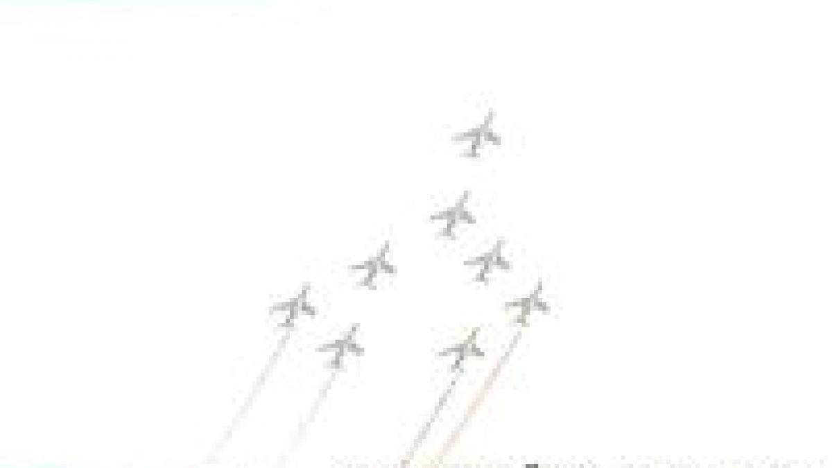 show aviatic pe cerul ungariei video